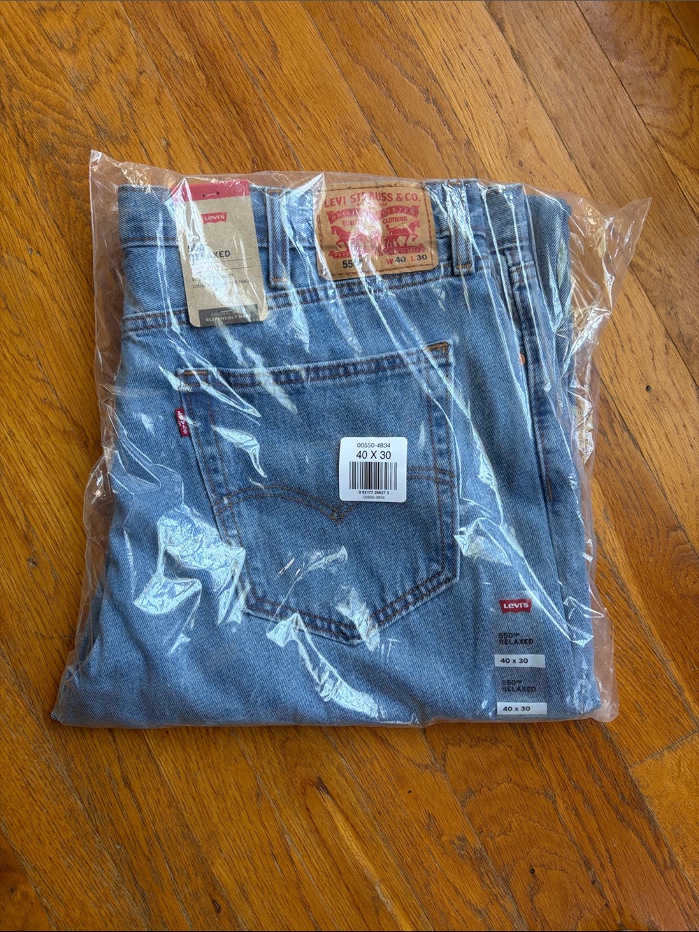 Levi's Men's Light Blue Relaxed Fit Jeans